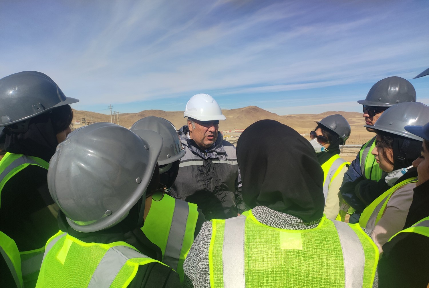 بازدید دانشجویان دانشکده صنعت و معدن از معدن طلای زرکوه ساریگونی